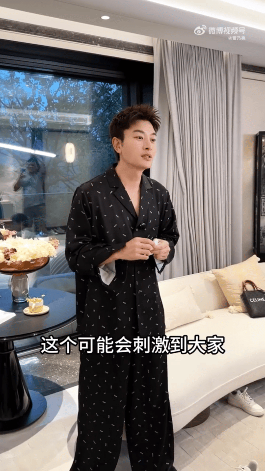 🫔贾乃亮公司还缺人吗明星老板贾乃亮端午走心宠员工，亲手包粽派发福利，不端架子温