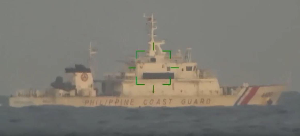 黄岩岛又爆发海上对峙，菲律宾出动海警船及巡逻机配合渔船实施侵权行动，中方海警依法