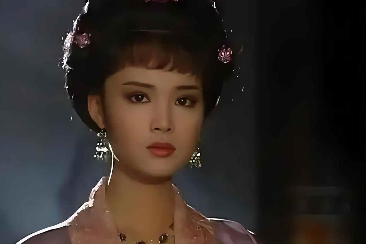 公元710年七月的一个深夜，长安皇宫杀声四起。一个四十六岁的女人手持蜡烛，率领宫