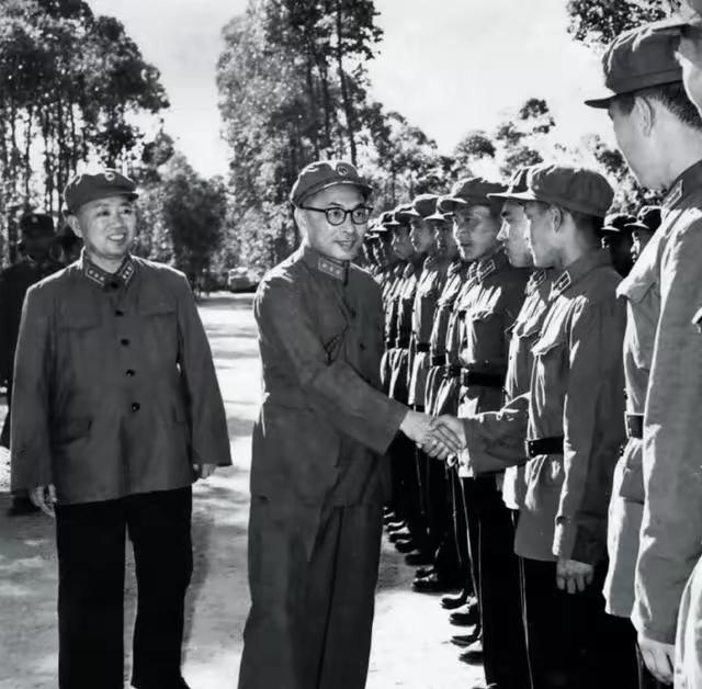 1951年，第28军派出1个通信员，来第10兵团司令部送文件。正是中午，司令部管