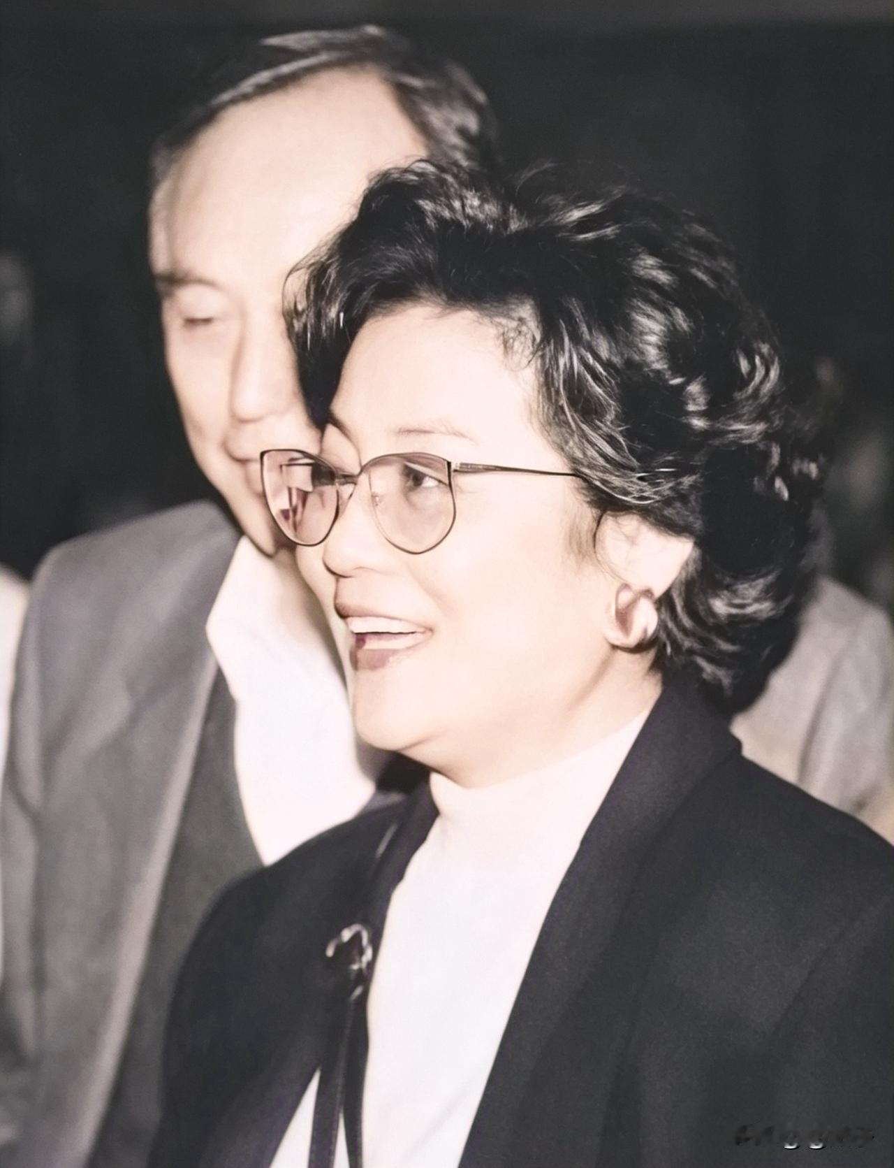 1994年的12月，王菲父亲王佑林、母亲夏桂影，专程从北京飞到香港，到场看了女儿