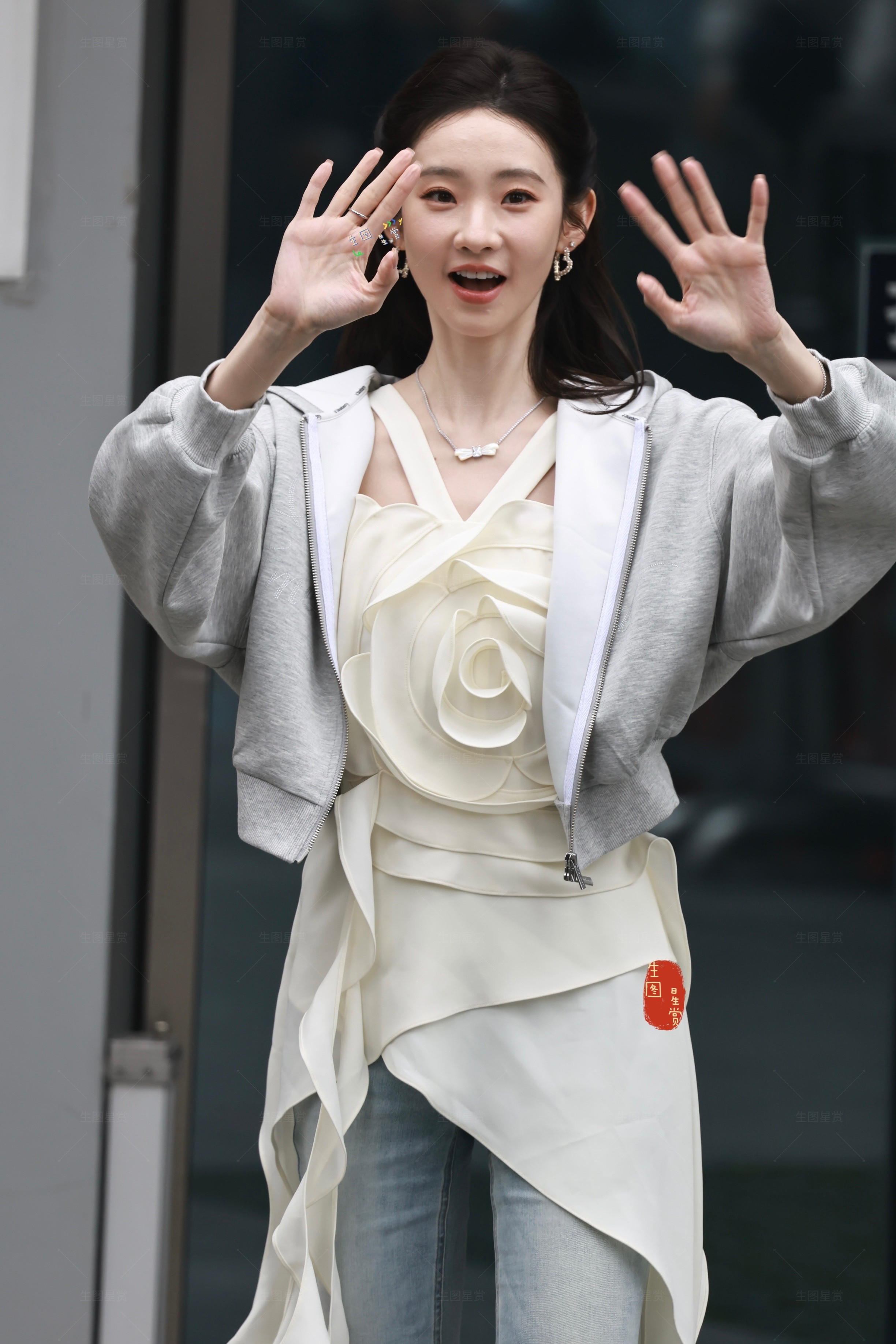 张艺凡你好星期六上班轻盈活力🫧