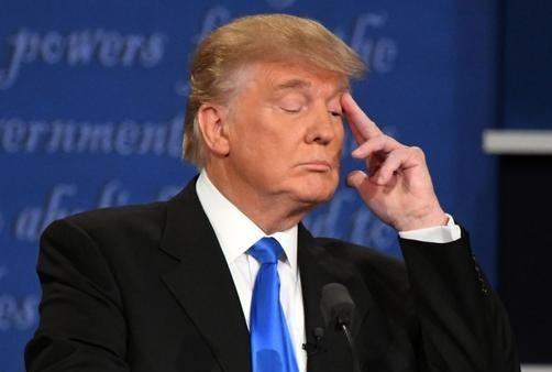 面对中国的强硬，特朗普有点恼羞成怒，他在社交平台写道，“中国这步走砸了，彻底慌了