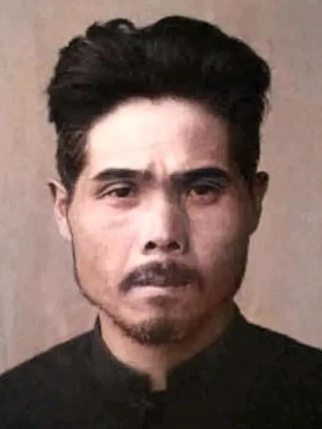 1943年松井曹长用木棒穿进妇女的身体，见妇女痛苦惨叫，大谷上等兵说：“短了，还