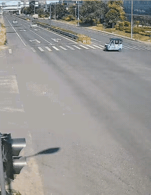 车：支离破碎，人：飞卷尘沙！惨哉！车祸现场触目惊心刷到最近几起惨烈车祸的现场视频，着实看得人后背发寒