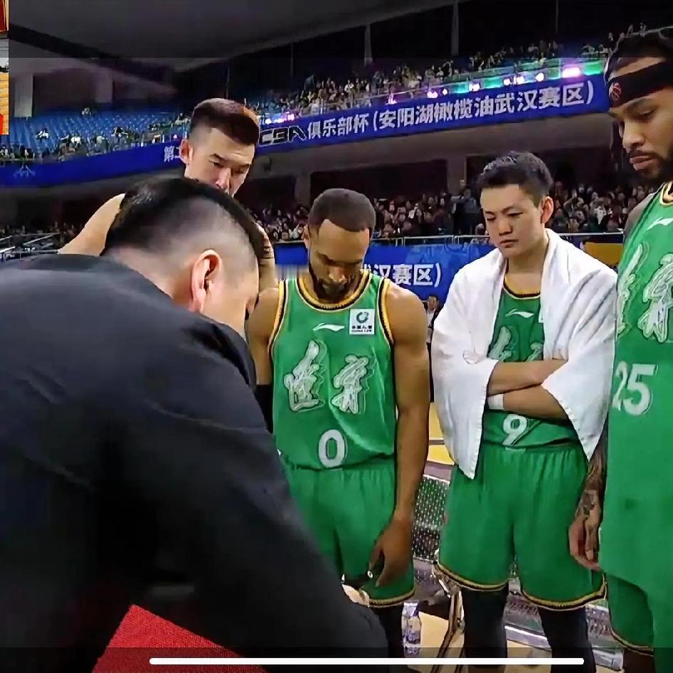 虽然辽篮客场输给了北控！诸多将士打的不尽人意！但小外布朗的爆发却给我们带来了惊喜