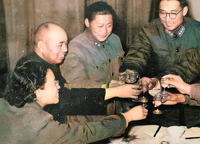 1955年，酒意正酣的许世友，突然接到北京打来的电话，许世友明显有些不悦：“喂！