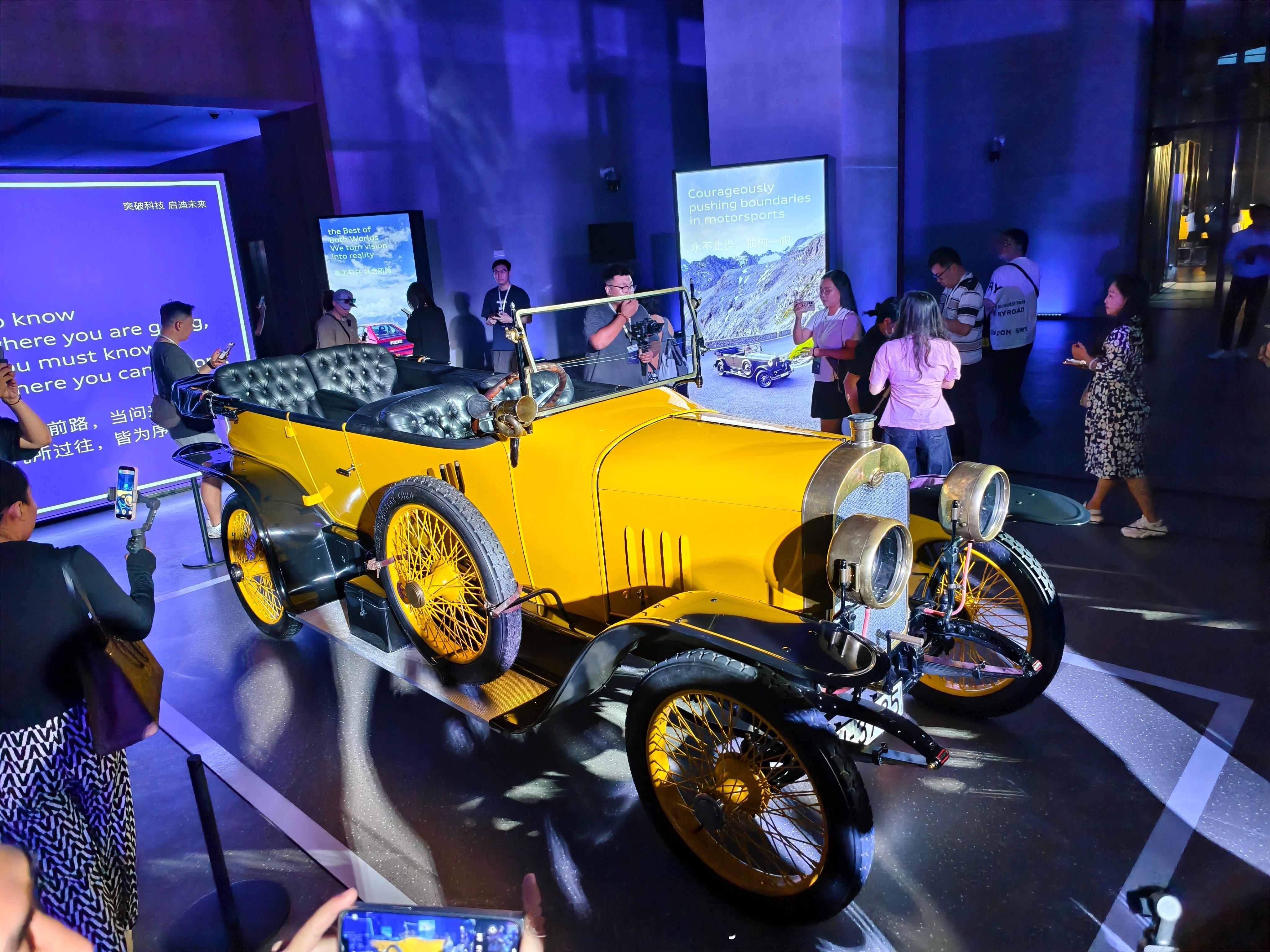 奥迪E5Sportback上市发布会第一次见真车，真帅啊！尤其是尾部很有科技