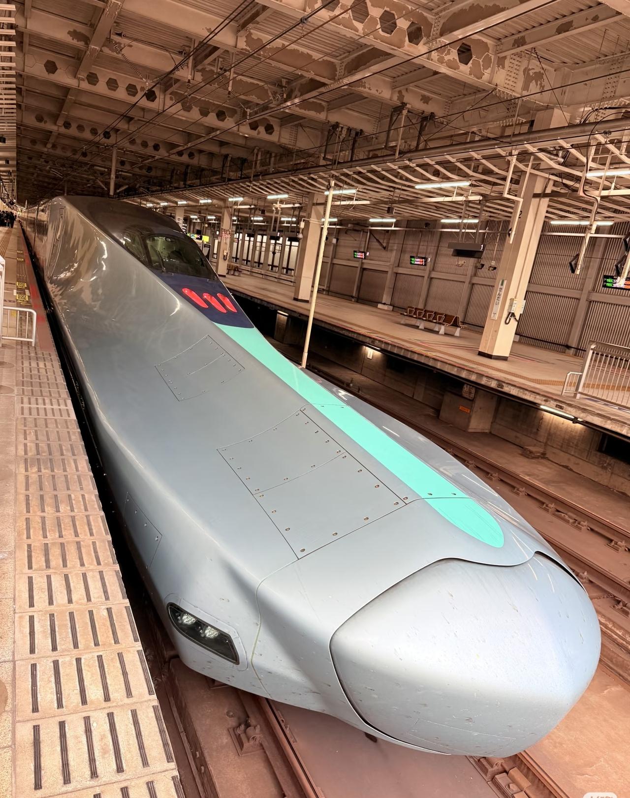 发现一个特别新奇的现象：CR450高铁🚄,设计灵感来源于蓝鲸吧，就问你像不像[