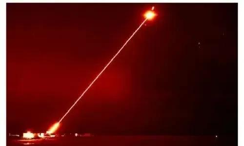 激光死神VS自杀蜂群！中东战场惊现未来科技对决，震惊全球！以色列驻俄使馆方