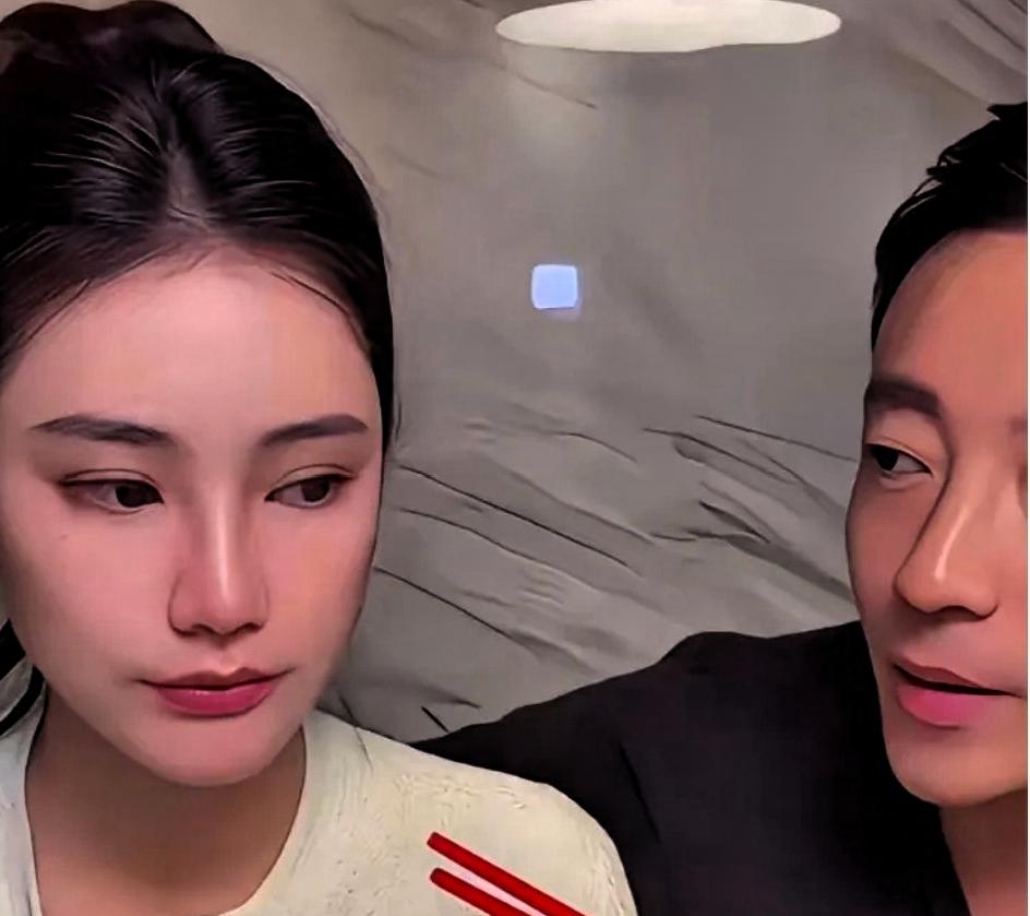 马筱梅带着小小的人儿，还有保姆从台北回来，大家以为家里会闹起来，欢喜会多一点，可