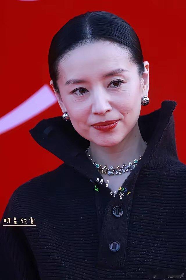 董洁励志起来好吓人！她和李雪琴、毛不易，在节目中谈起她和王大治的那件事情时，还会