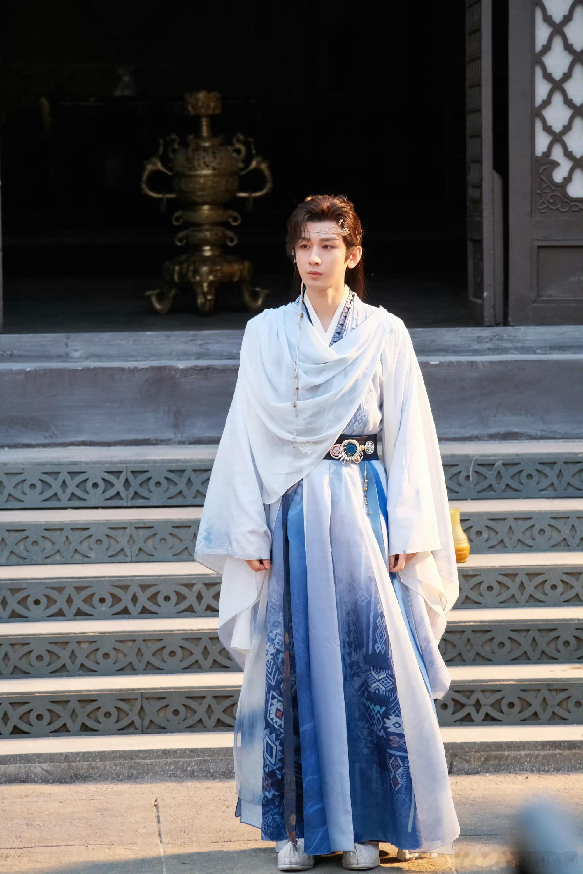 成毅赴山海cy成毅我喜欢你，像星辰大海般浩渺无边，像阳光明媚般无法替代。成毅｜赴