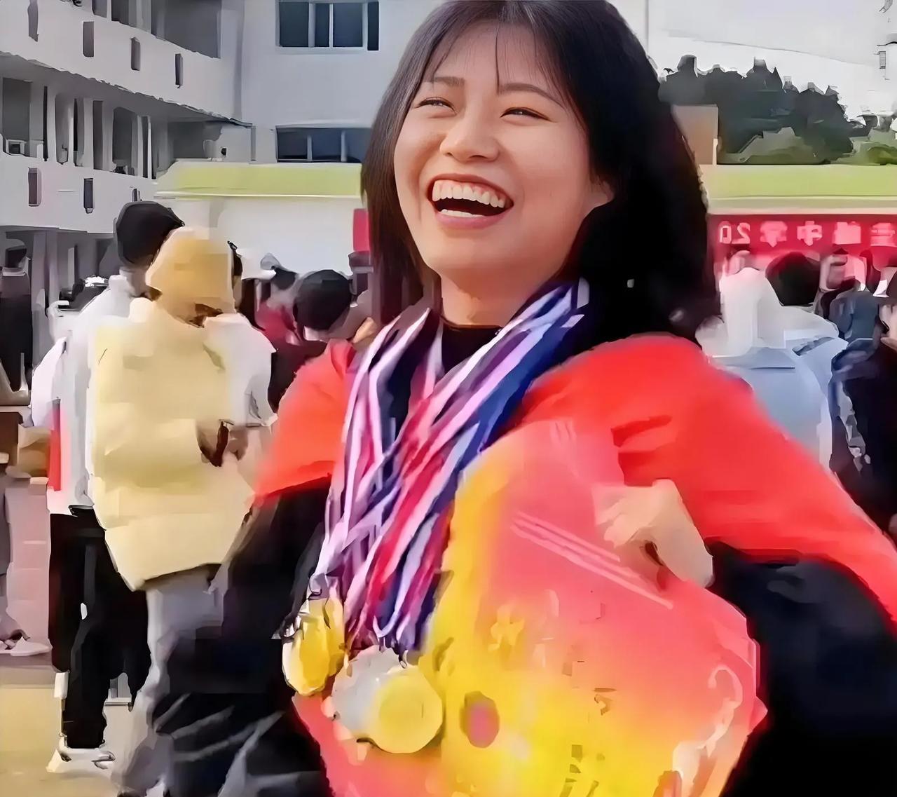 考上好大学有多重要？2081年福建高考文科状元黄奕辰，高考总分750分，她考了7