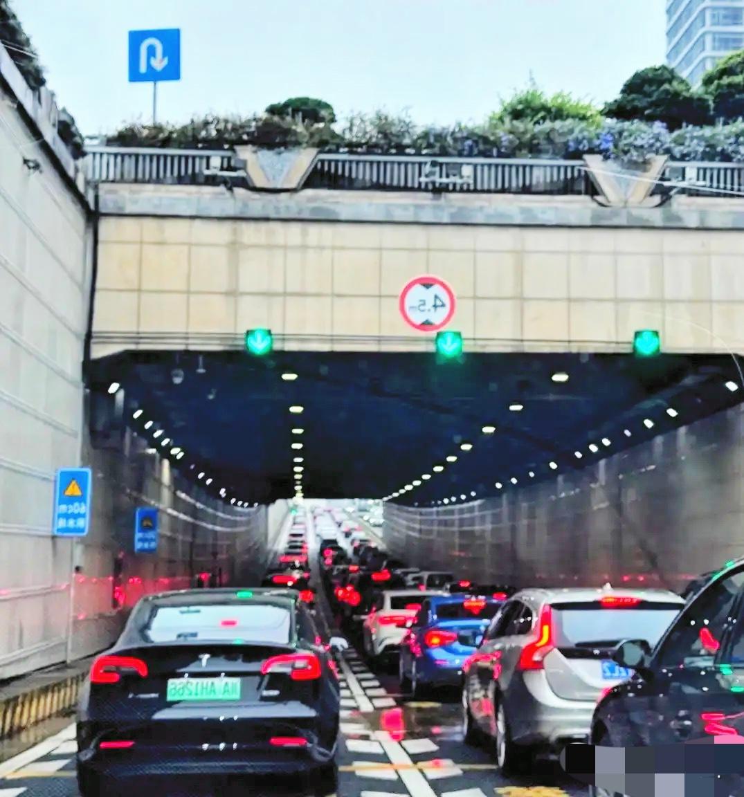 家人们发现没，交强险6月1日新规落地，彻底告别950元一刀切，这波改革直接把公平