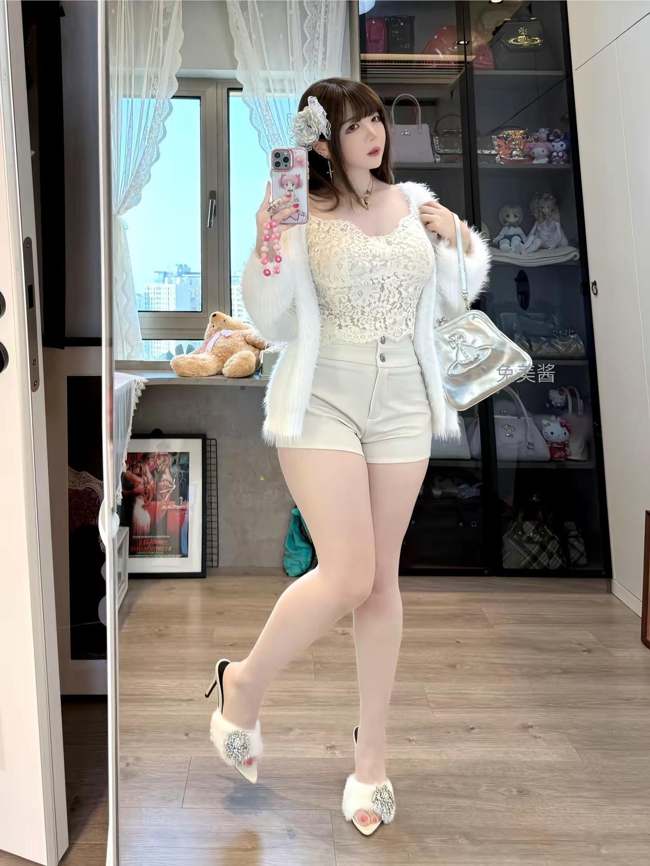 肉肉姐姐白色恋人❄️。衣问衣答衣帽间ootd