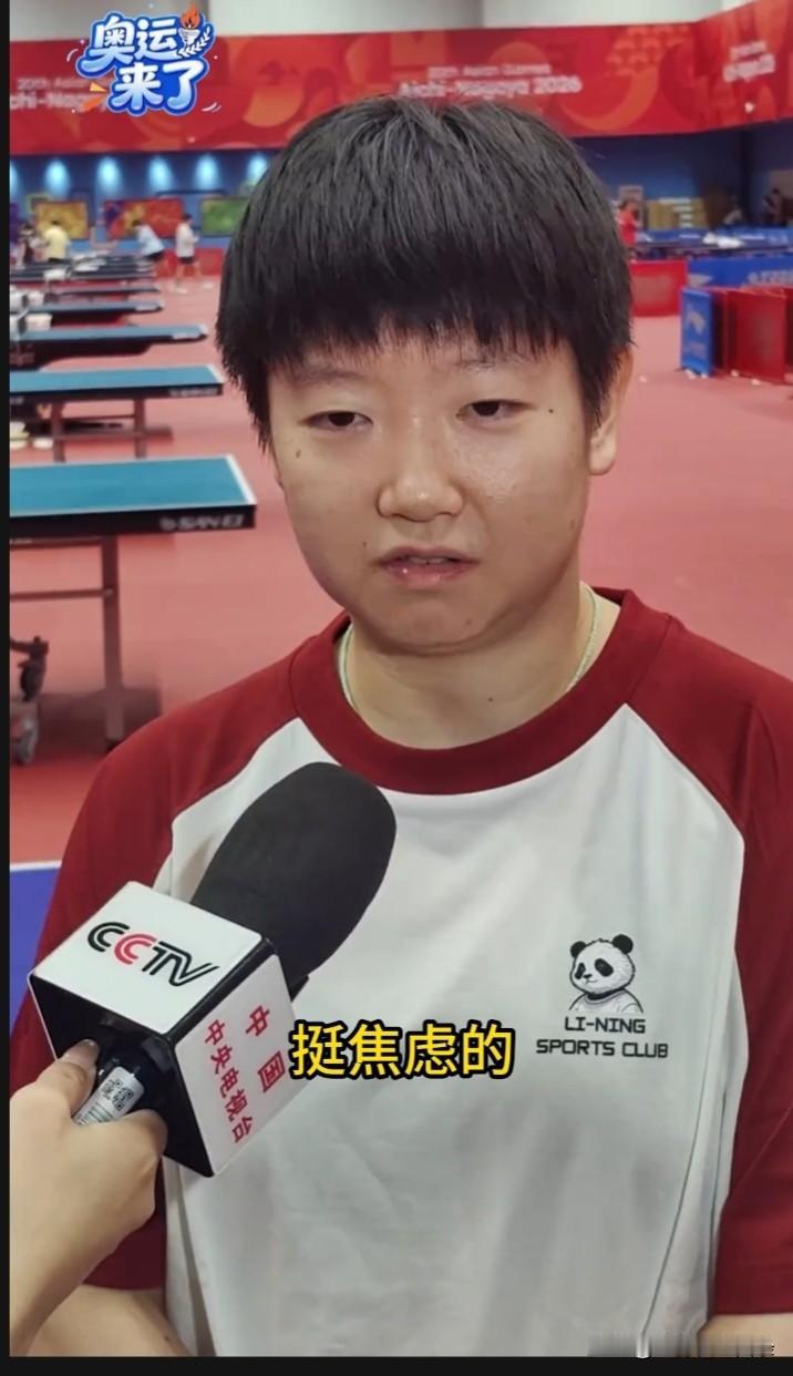 第一次听到莎莎说出“焦虑”两个字，而且不止是挺焦虑，是很焦虑。央视采访莎莎，