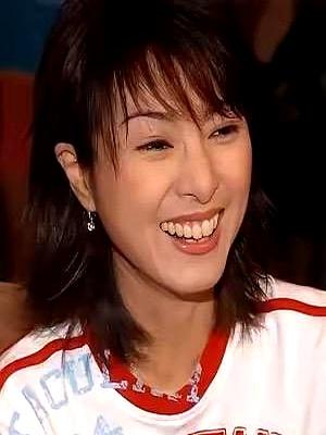 我发觉最早出道的演员，反而成了最经典的那一个。米雪当年为了把黄蓉演得古灵