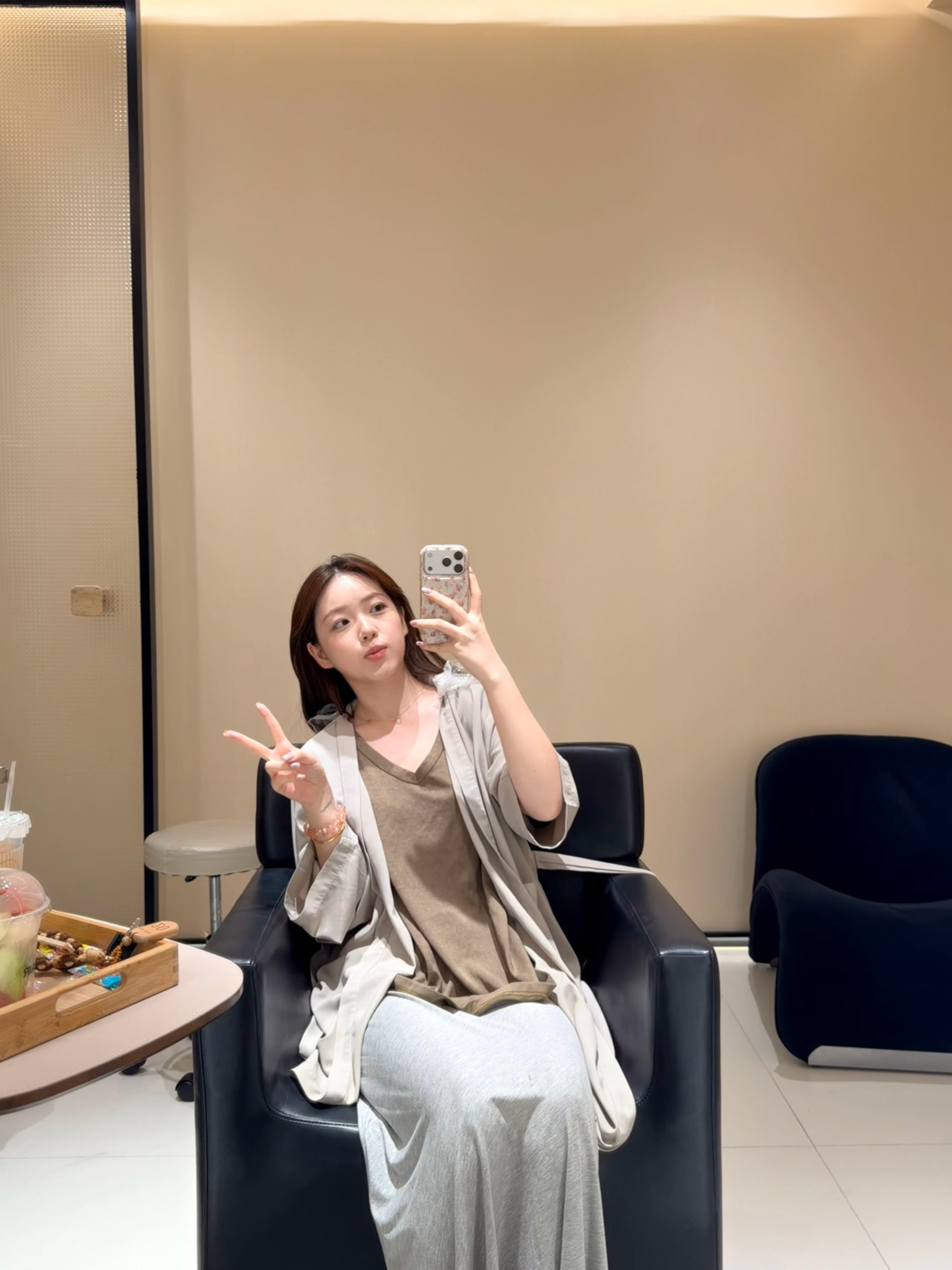 来接头发了又是板凳上坐一天的准备做了新美甲💅