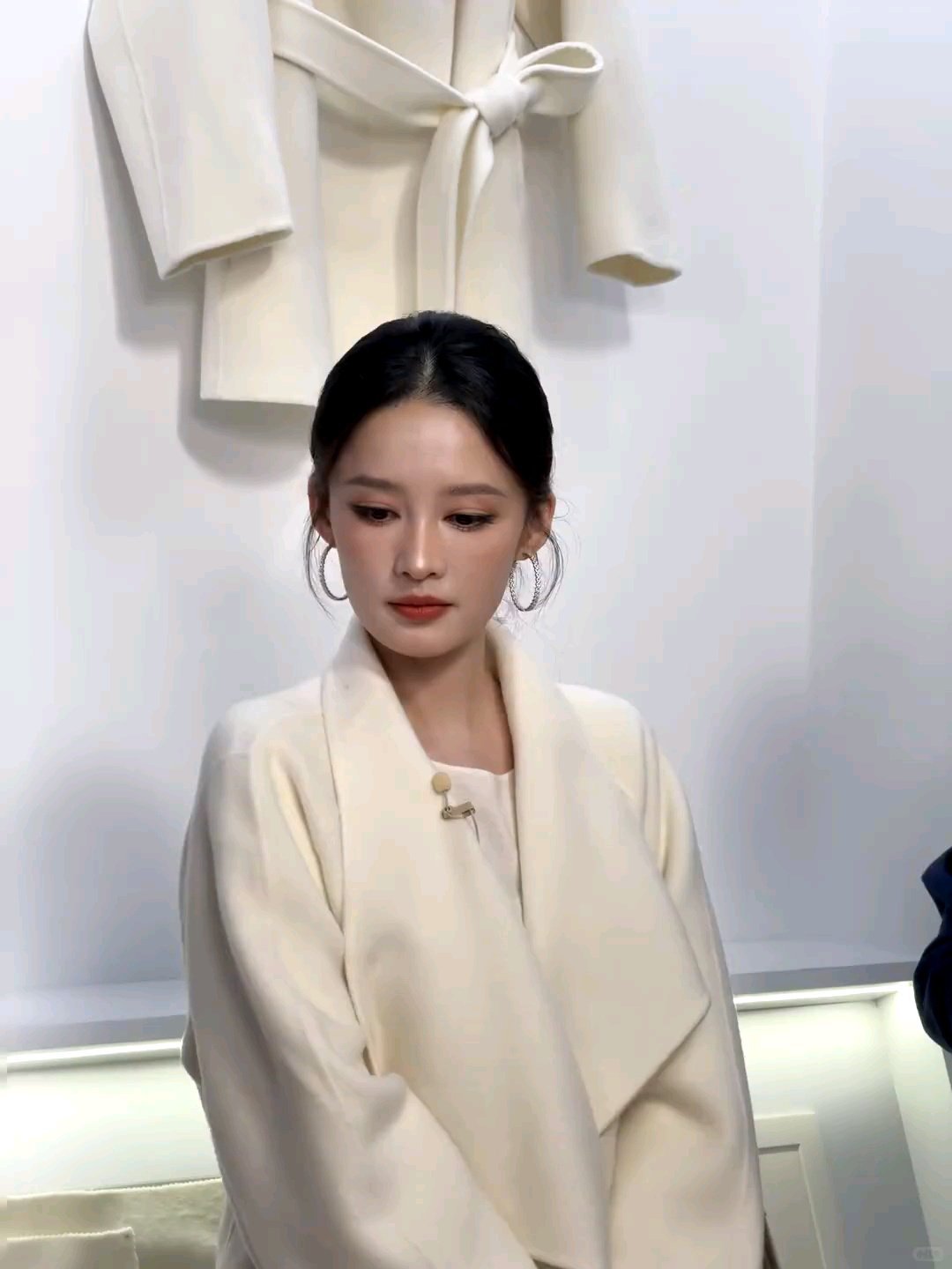 到处捡东西吃太美丽了[爱心]李沁李沁冬日千金风李沁什么时候原谅现偶​​