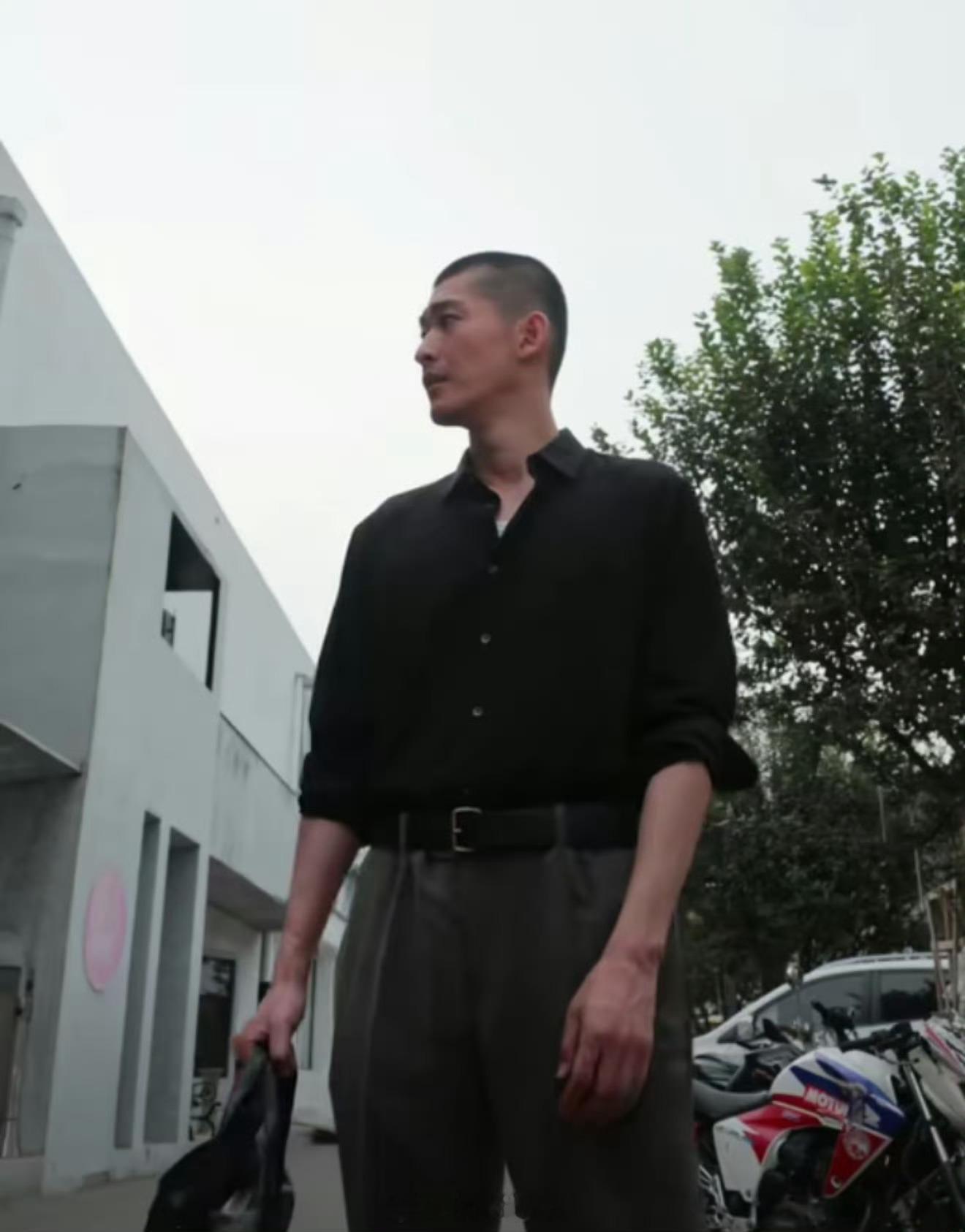 张翰终于演对角色了！！才发现寸头的张翰这么有男人味，看来终于找对戏路了，硬汉形象