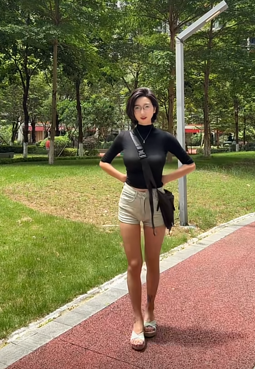 公司里那个最内向的女孩子…