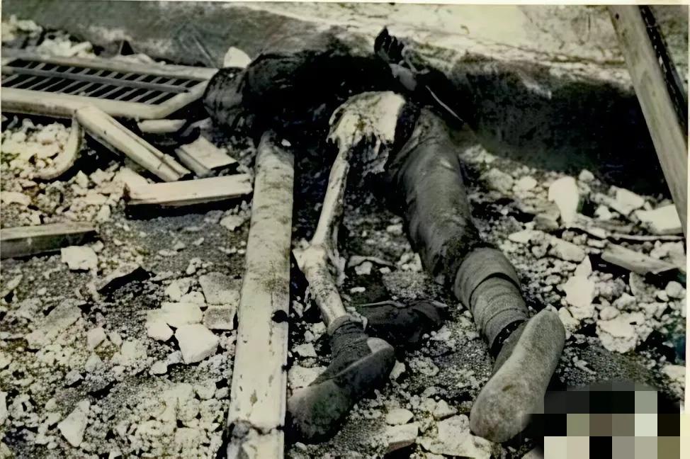 1937年，南京那座原本繁华的城市沦为人间炼狱。一名被俘战士竟被日军活活剥掉腿上