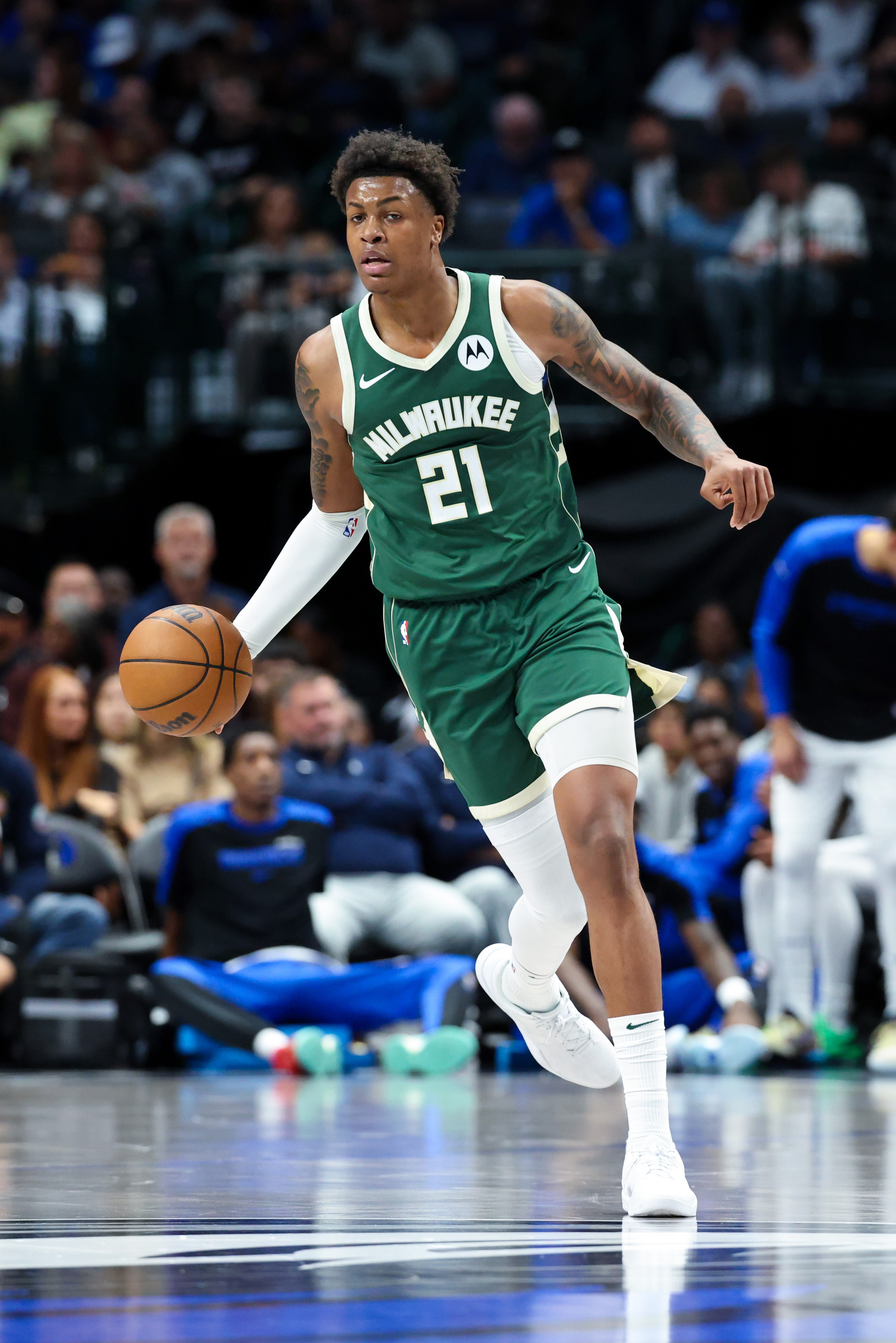 12月3号，有消息称，火箭队裁掉哈里斯，签下泰勒史密斯，原因非常简单。现在锋线两