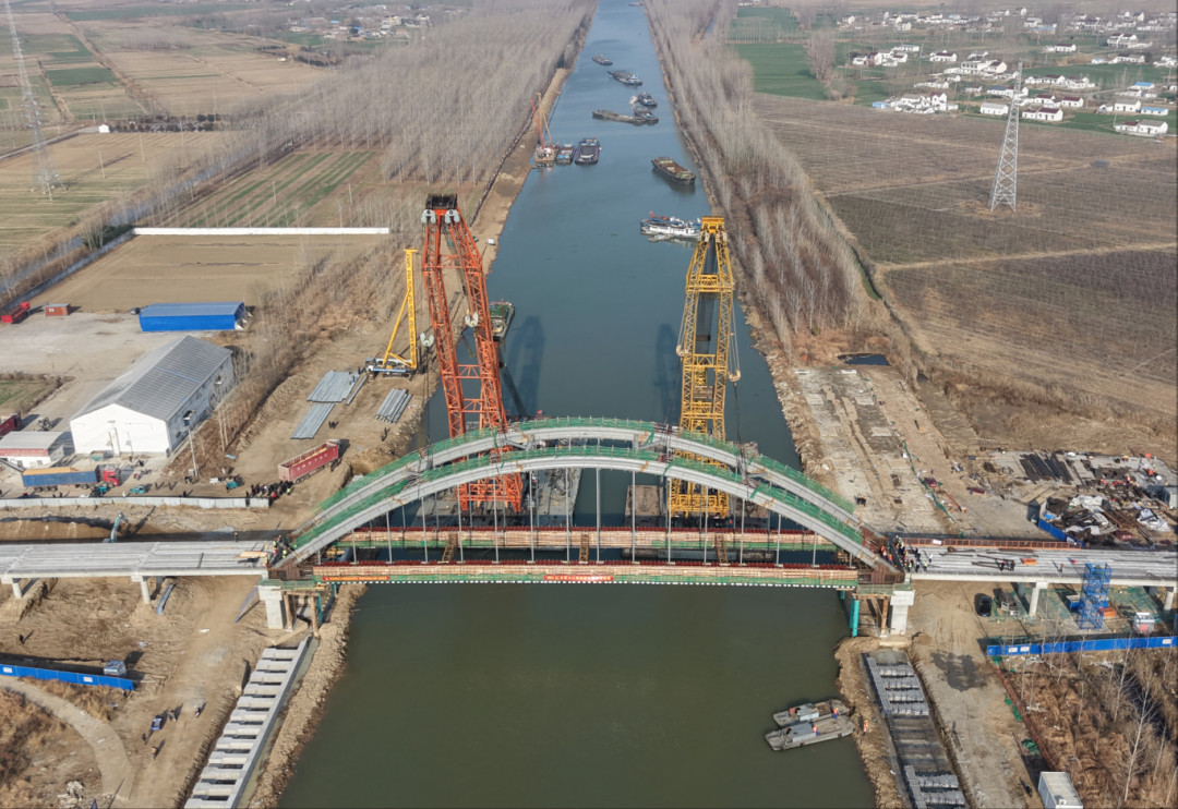 #响水大桥塌落致2死3失联#【发生垮塌多人落水的盐城响水月港大桥：去年底主跨已基