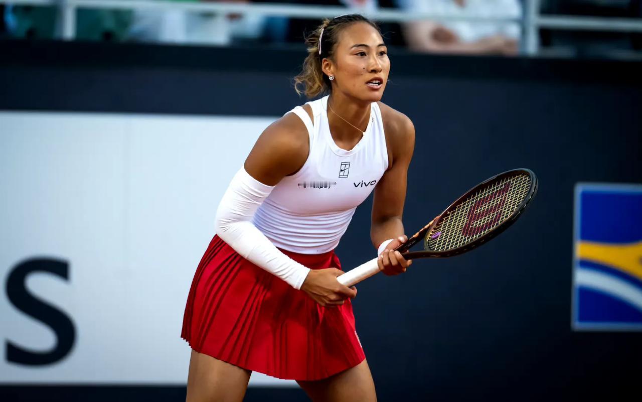 郑钦文1-1高芙!北京时间5月15日，2025年WTA1000罗马站第一