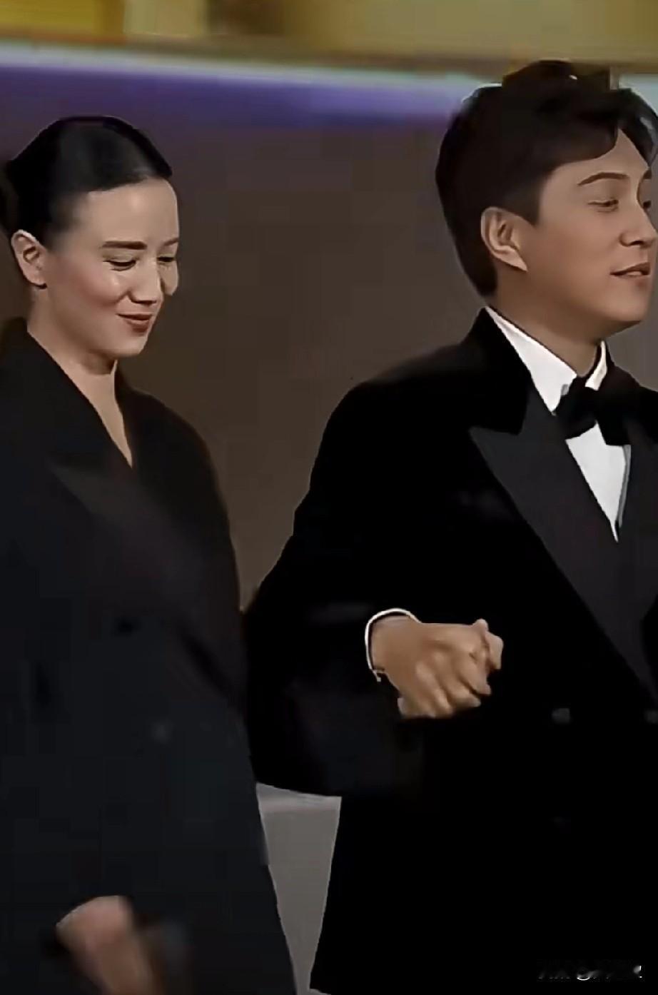 靳东和宋佳两人笑死了他俩在一起真是一对活宝，一对戏精，满满的CP感，太般配了