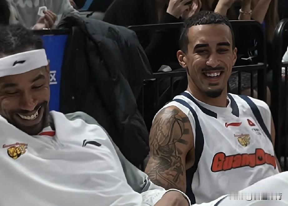 奎因、萨姆纳今晚太抽象了，如果广东队今晚输球，他们两人要承担主要责任！先来说