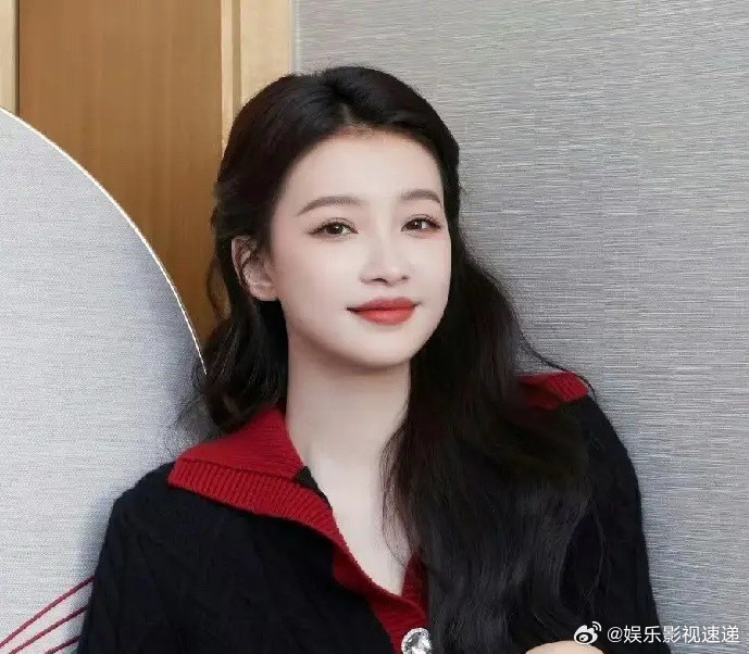 孙怡，冲上热搜！4月4日深夜，最近很火的孙怡，连夜冲上了热搜，不是啥好事，而是被