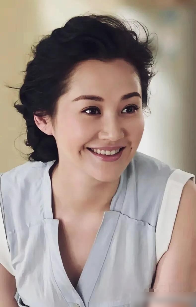 何晴把四大名著全演完了，许晴至今只有一个任盈盈。当年《西游记》里那个怜怜，蹦蹦跳跳的，谁都没记住她。