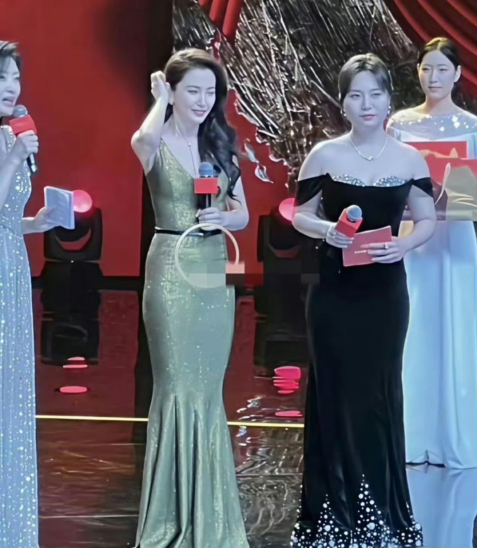 李雪琴对自己是真狠啊，瘦成这样了，身材不比李冰冰差