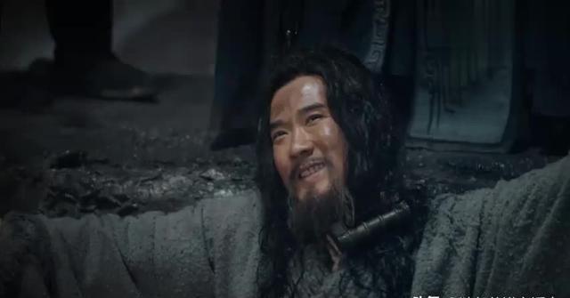 明朝一锦衣卫，因为性格耿直，弹劾了当朝丞相严嵩，随后便被诬陷抓入大牢，家里交出了