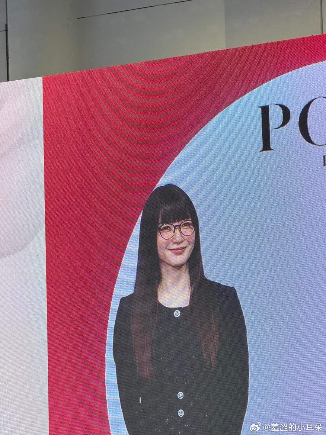 江疏影这造型真是无语，看半天没认出来，好好的美女造型师就这么糟蹋啊