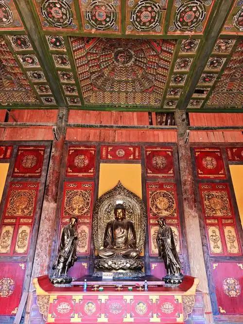 河北蔚县灵岩寺天王殿，是明初官式木构建筑的珍贵遗存。这座单檐歇山顶建筑，始建于金