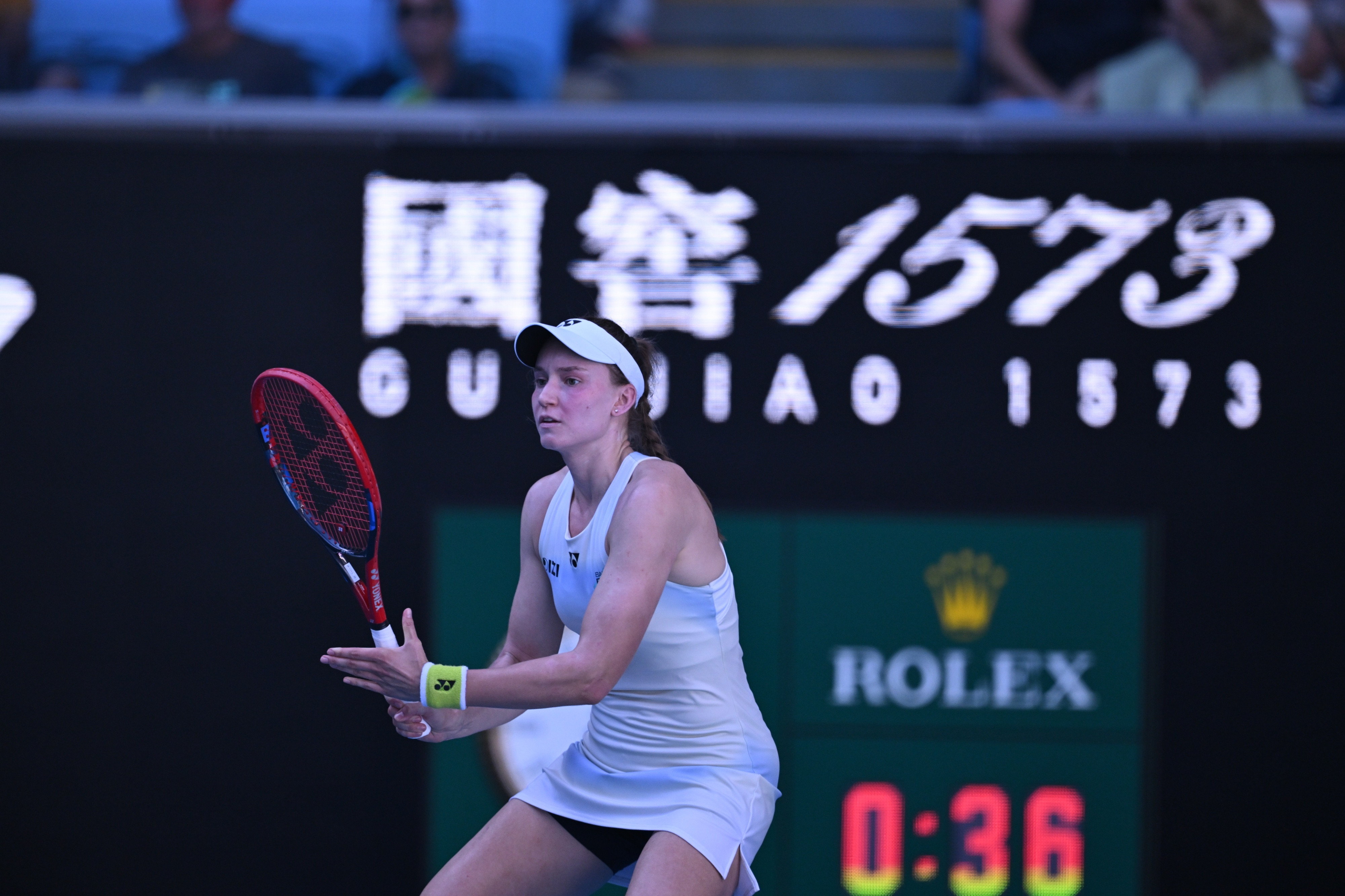 澳网女单第四轮，莱巴金娜6-1/6-3完胜梅尔滕斯，时隔三年重返澳网八强。202