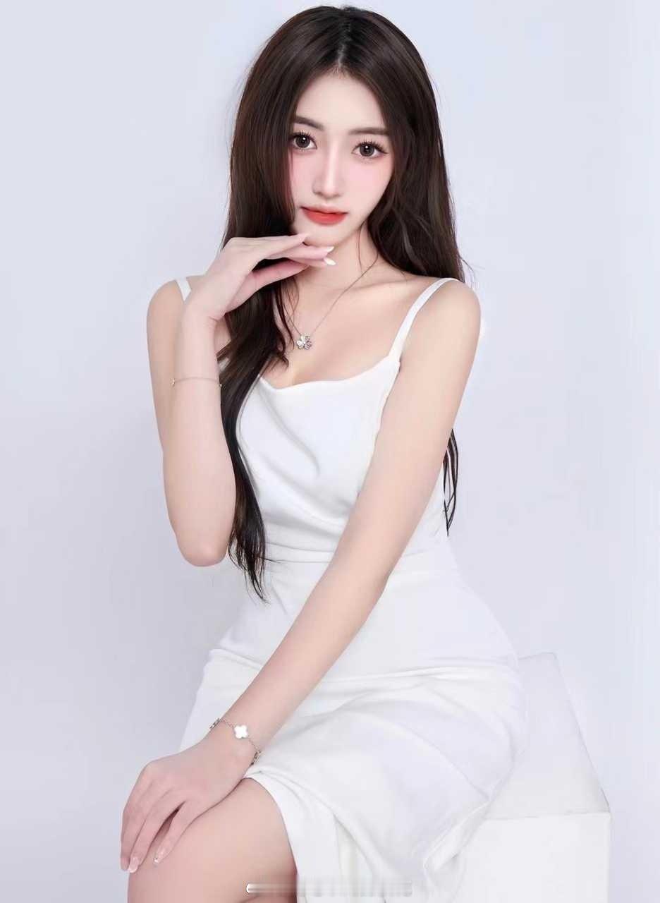 🇭🇰港粤校花榜美女身高体重：168cm兴趣特长：健身、书法、Kp