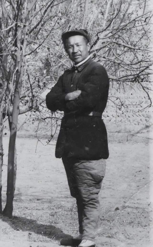 1943年7月，张云逸抓住一国军的独生子，对方愿意拿出10挺机枪、100支