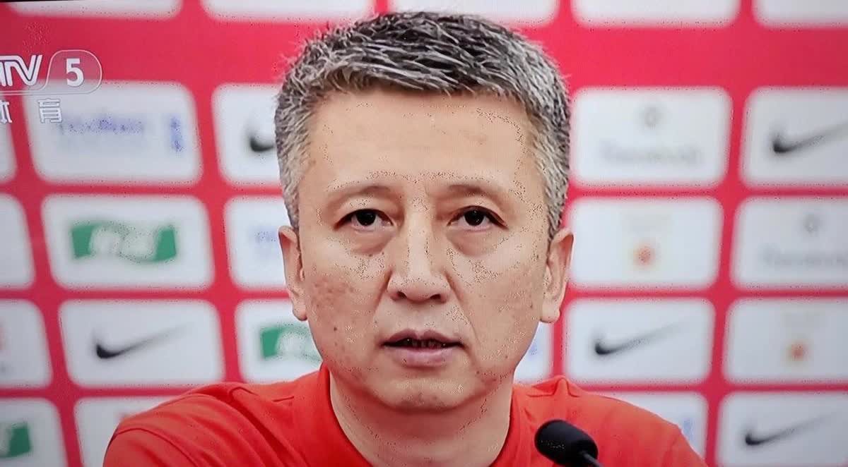 男篮亚洲杯名单炸锅了！胡金秋周琦领衔内线，赵睿胡明轩坐镇后卫线，可球迷全在问：周