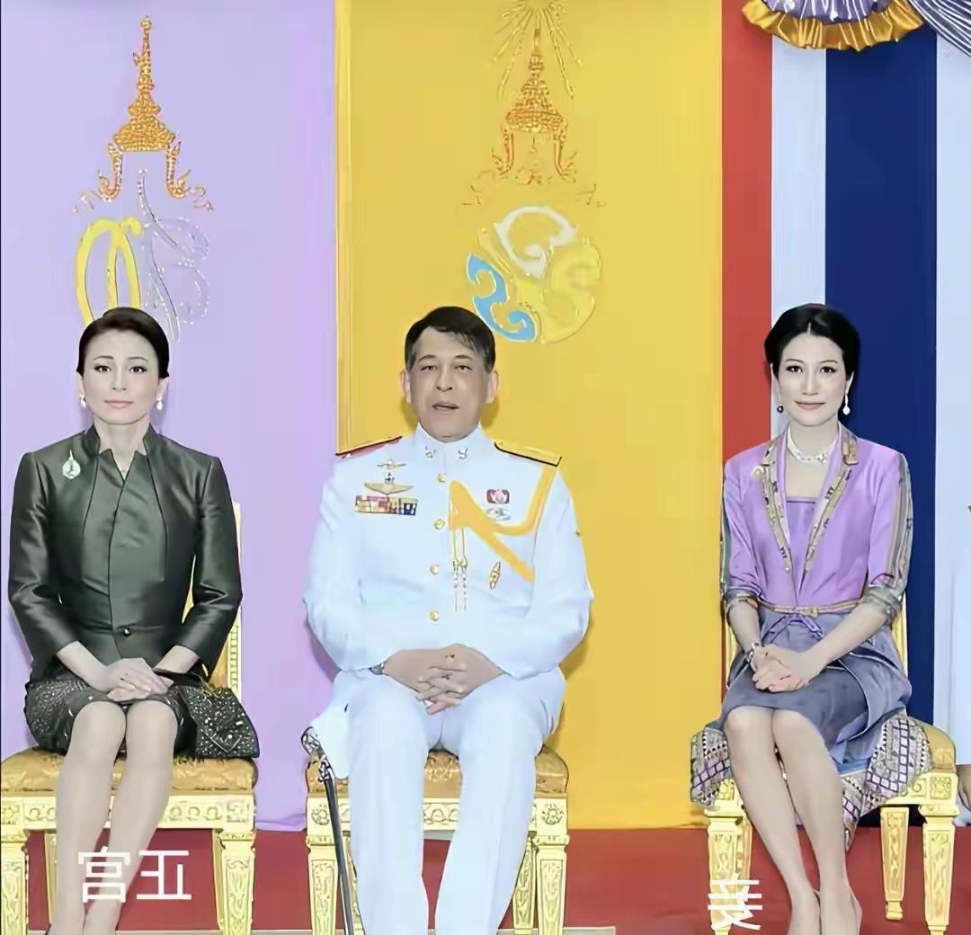 诗妮娜贵妃和苏提达王后平起平坐，苏提达很是不开心。但是没办法，泰王喜欢诗妮娜。诗