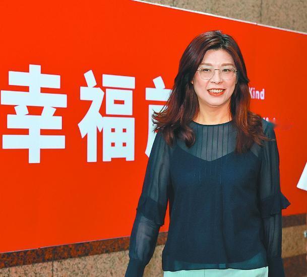 针对郑丽文今夜起程访美，郭正亮说得很直白：现在国民党的亲美派，已经把郑丽文当做第