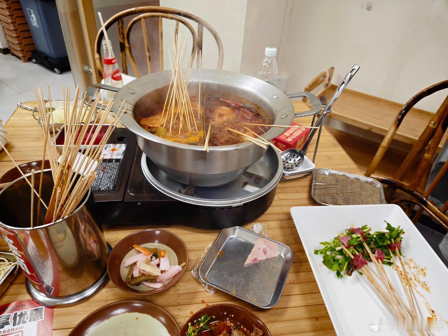 现在的餐饮真的卷130多块钱双人餐吃串串能吃到撑网友们有没有干餐饮的兄弟