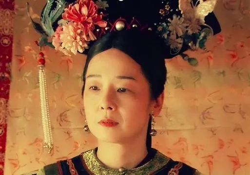 1908年慈禧太后去世，李莲英请求回老家养老。隆裕太后面色不善，心想：“你做了多