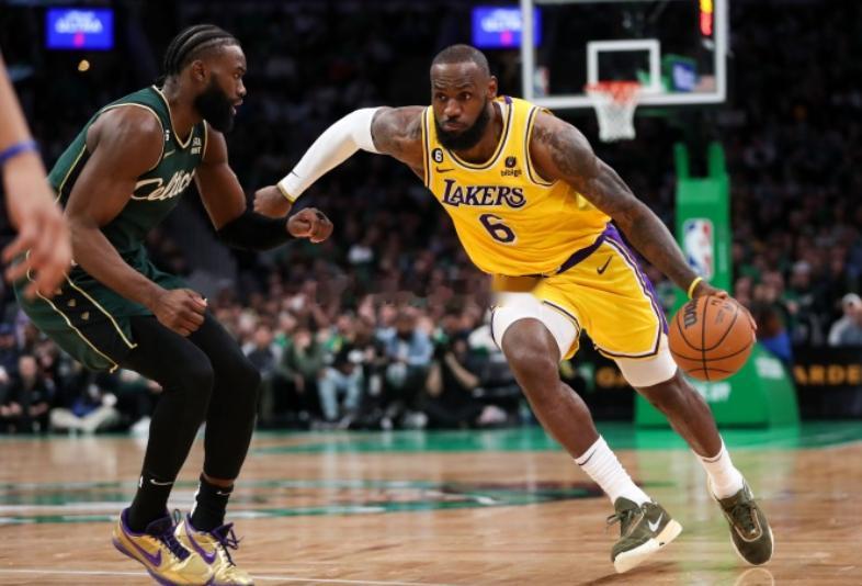近日，前NBA球员钱宁·弗莱在RoadTrippin’Show节目中呼吁外界停止炒作勒布朗·詹姆斯加