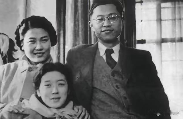 1940年的文坛，曾爆出一桩不堪的丑闻。写出《雷雨》的剧作家曹禺，顶着“大师”的