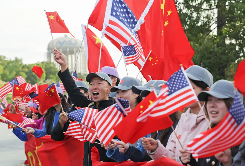 特朗普夫妇亲赴机场迎接，这是最高且非常罕见的欢迎规格。​​​