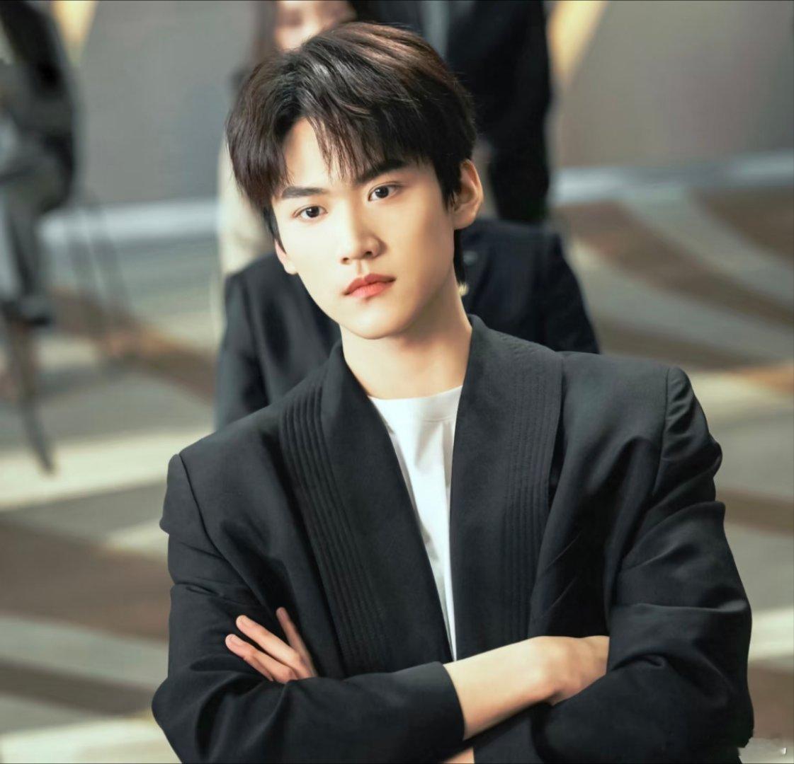 1、杨紫主演的三部电视剧《国色芳华》、《家业》、《生命树》都入选了2025年中国